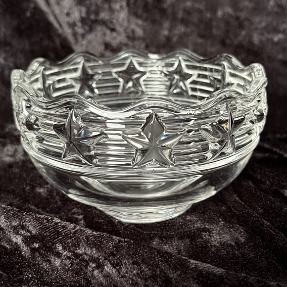 Tiffany & Co Crystal Bowl Signed Stars & Stripes Design Scalloped Top 5"W x 3"H - Picture 2 of 8